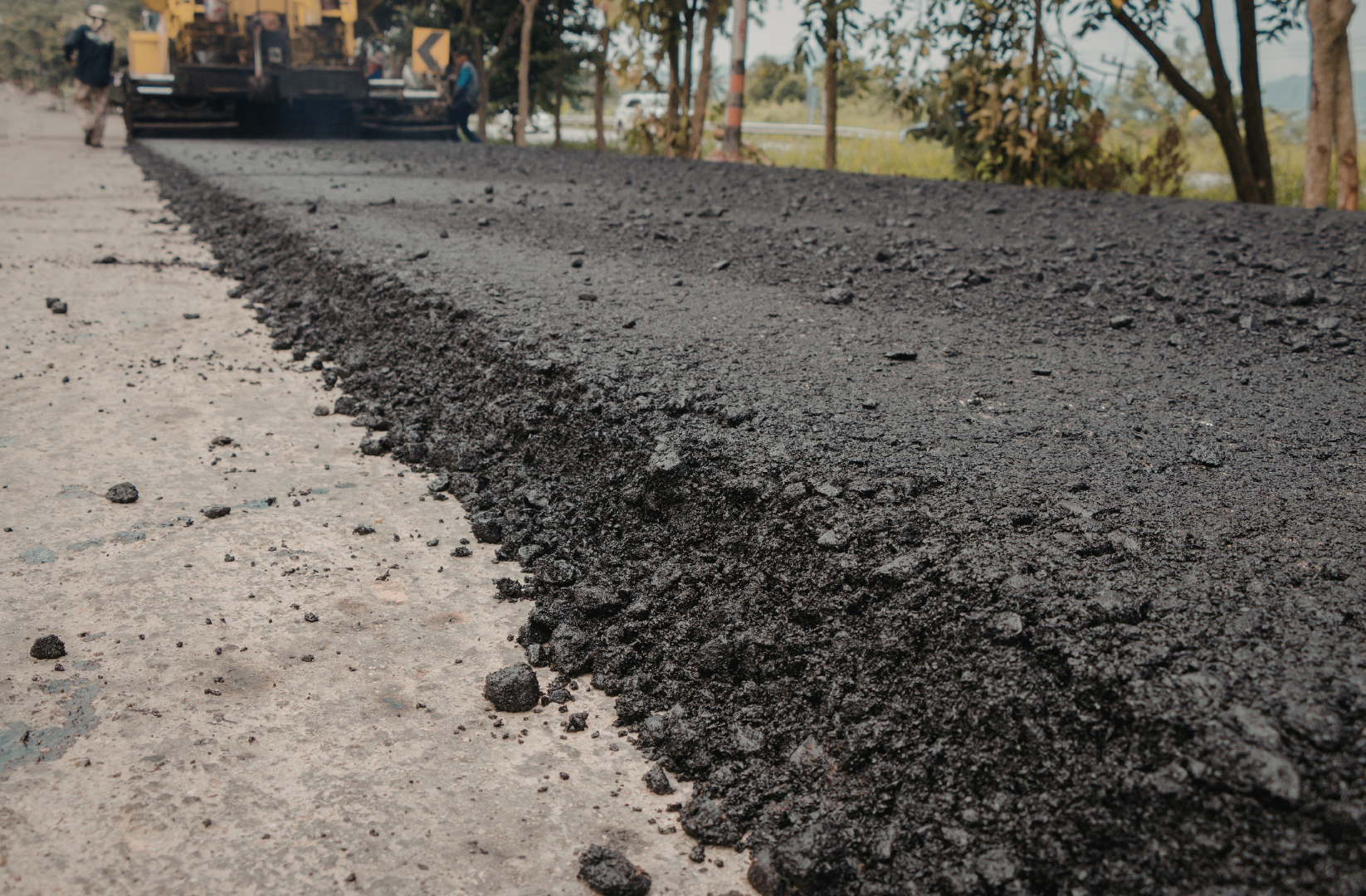 戰爭油價衝擊下 瀝青短缺恐影響道路安全 | 余紀忠文教基金會